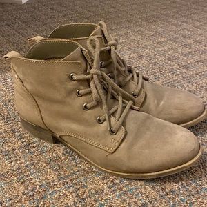 Steve Madden low rise boots size 9.5